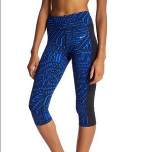 Nike Dri-Fit Epic Run Capri Tight | Small